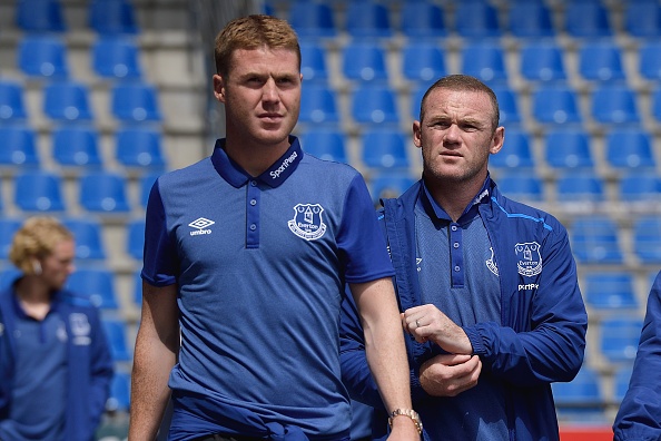 Rooney lai ghi ban trong mau ao Everton anh 1