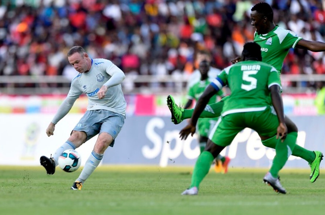 Rooney lai ghi ban trong mau ao Everton anh 6