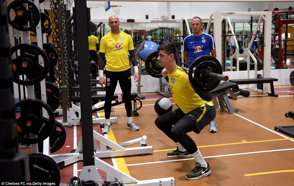 sao Chelsea rèn cơ bắp trong phòng gym ảnh 2 sao Chelsea ren co bap trong phong gym anh 2