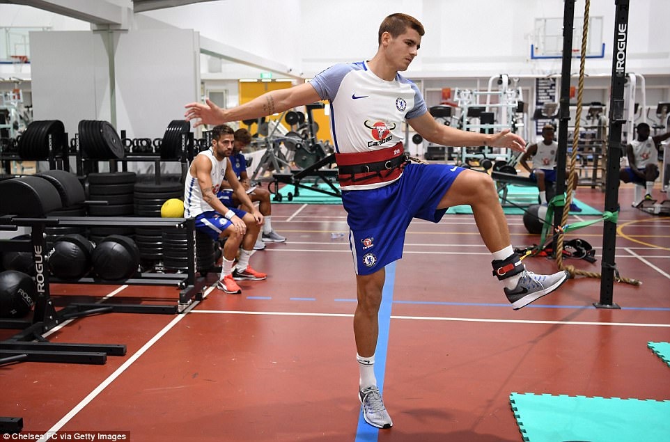 sao Chelsea rèn cơ bắp trong phòng gym ảnh 3 sao Chelsea ren co bap trong phong gym anh 3