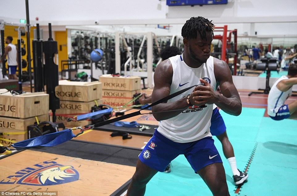 sao Chelsea rèn cơ bắp trong phòng gym ảnh 4 sao Chelsea ren co bap trong phong gym anh 4