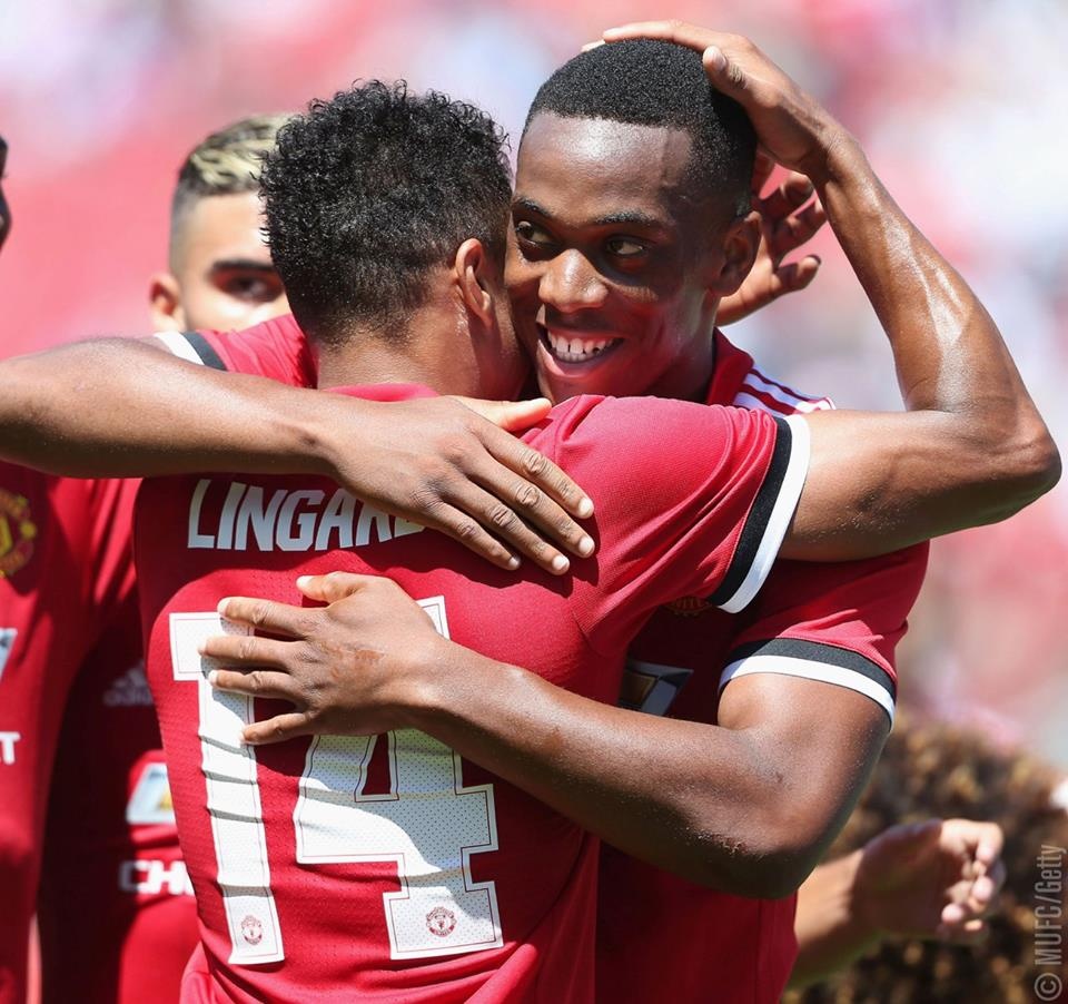 20 khoanh khac dep cua Man Utd trong tour du dau anh 17