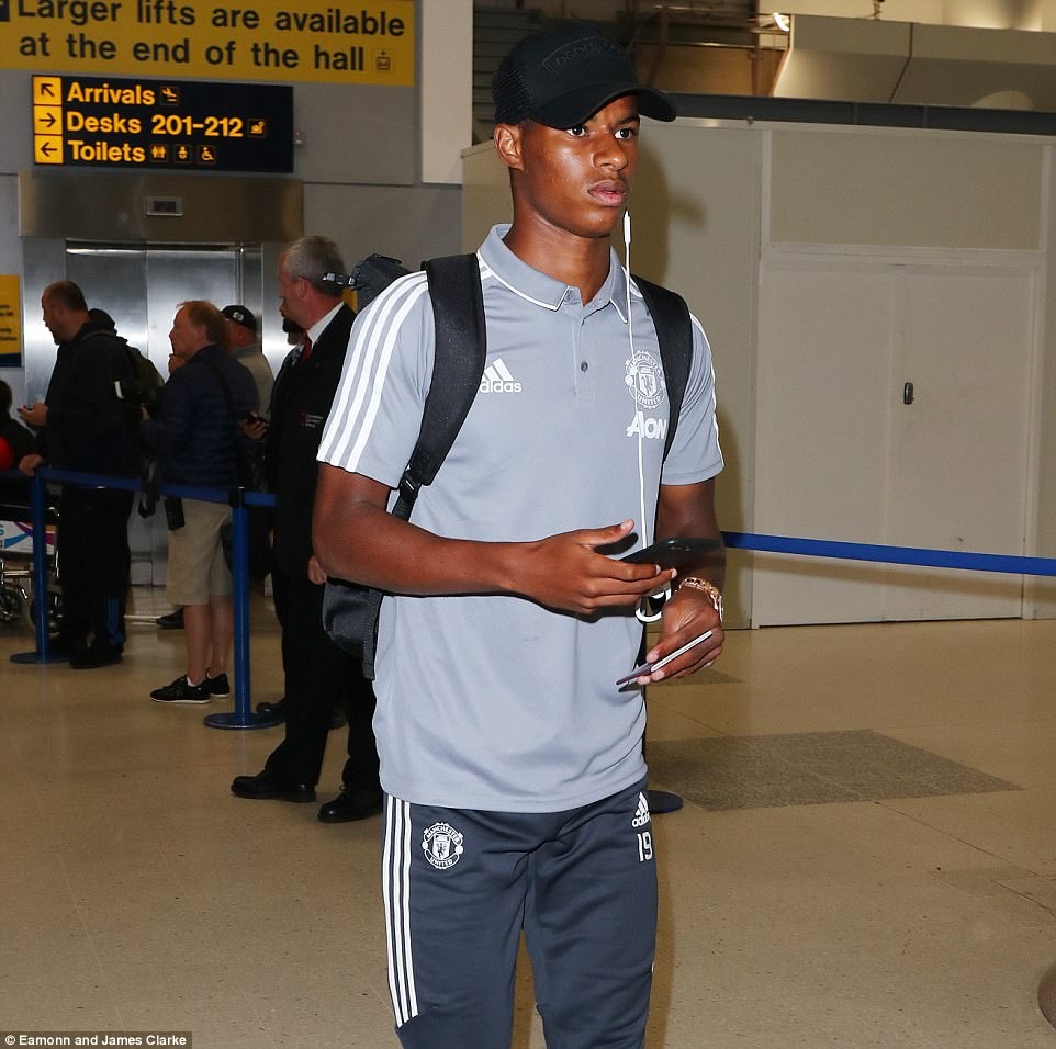 Dàn sao MU rạng rỡ trở về Anh sau tour du đấu ảnh 4 Dan sao MU rang ro tro ve Anh sau tour du dau anh 4