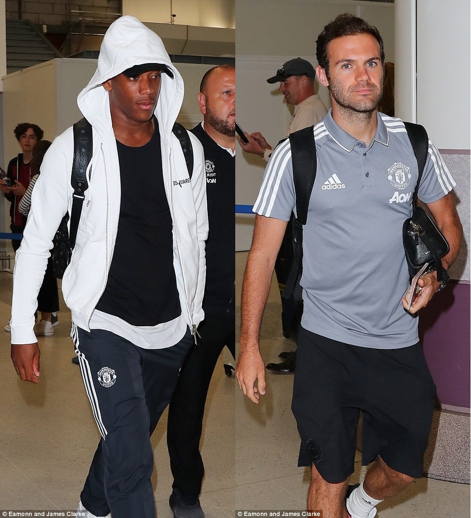 Dàn sao MU rạng rỡ trở về Anh sau tour du đấu ảnh 6 Dan sao MU rang ro tro ve Anh sau tour du dau anh 6