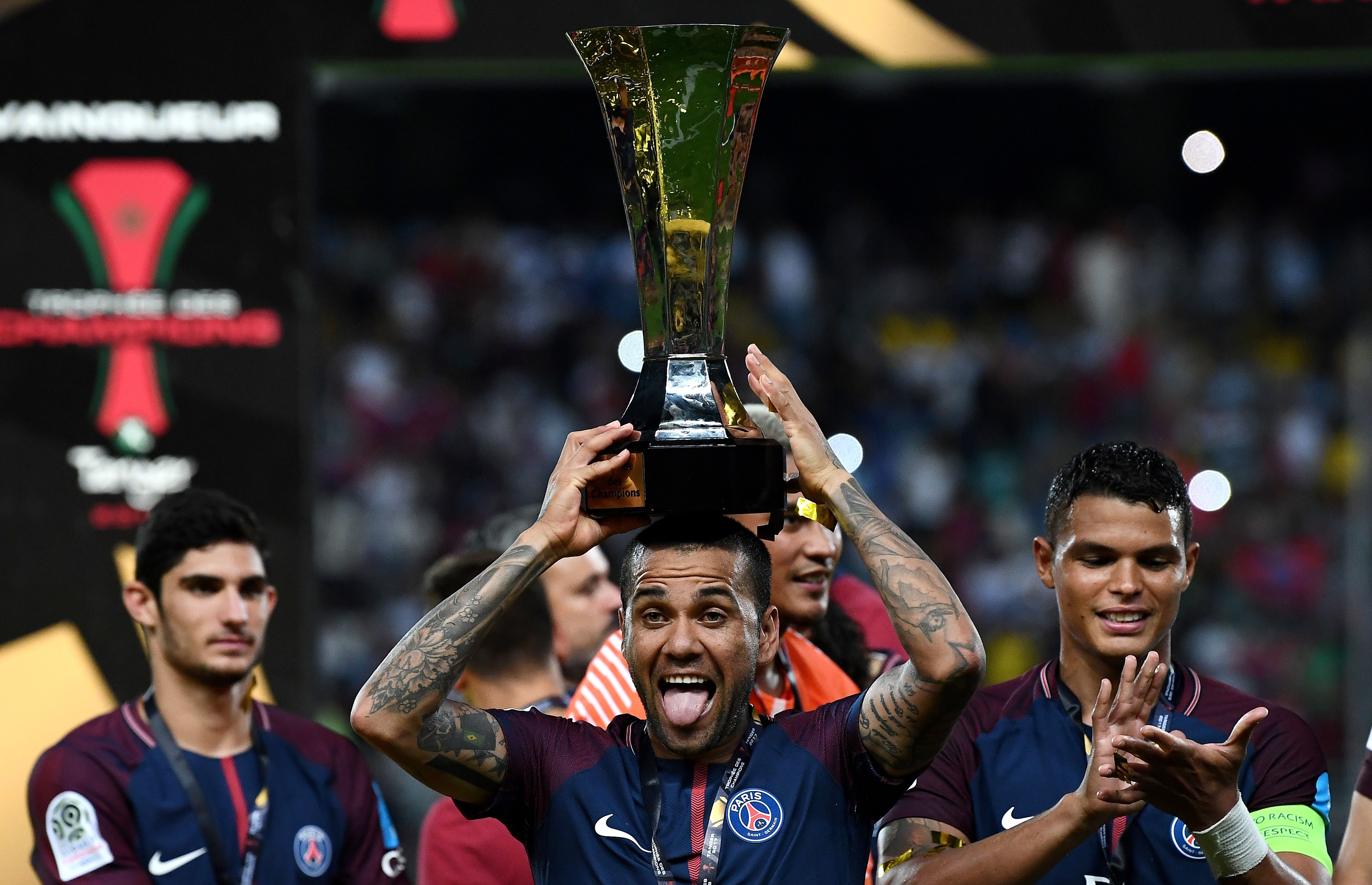 Dani Alves toa sang,  PSG gianh sieu cup Phap anh 10