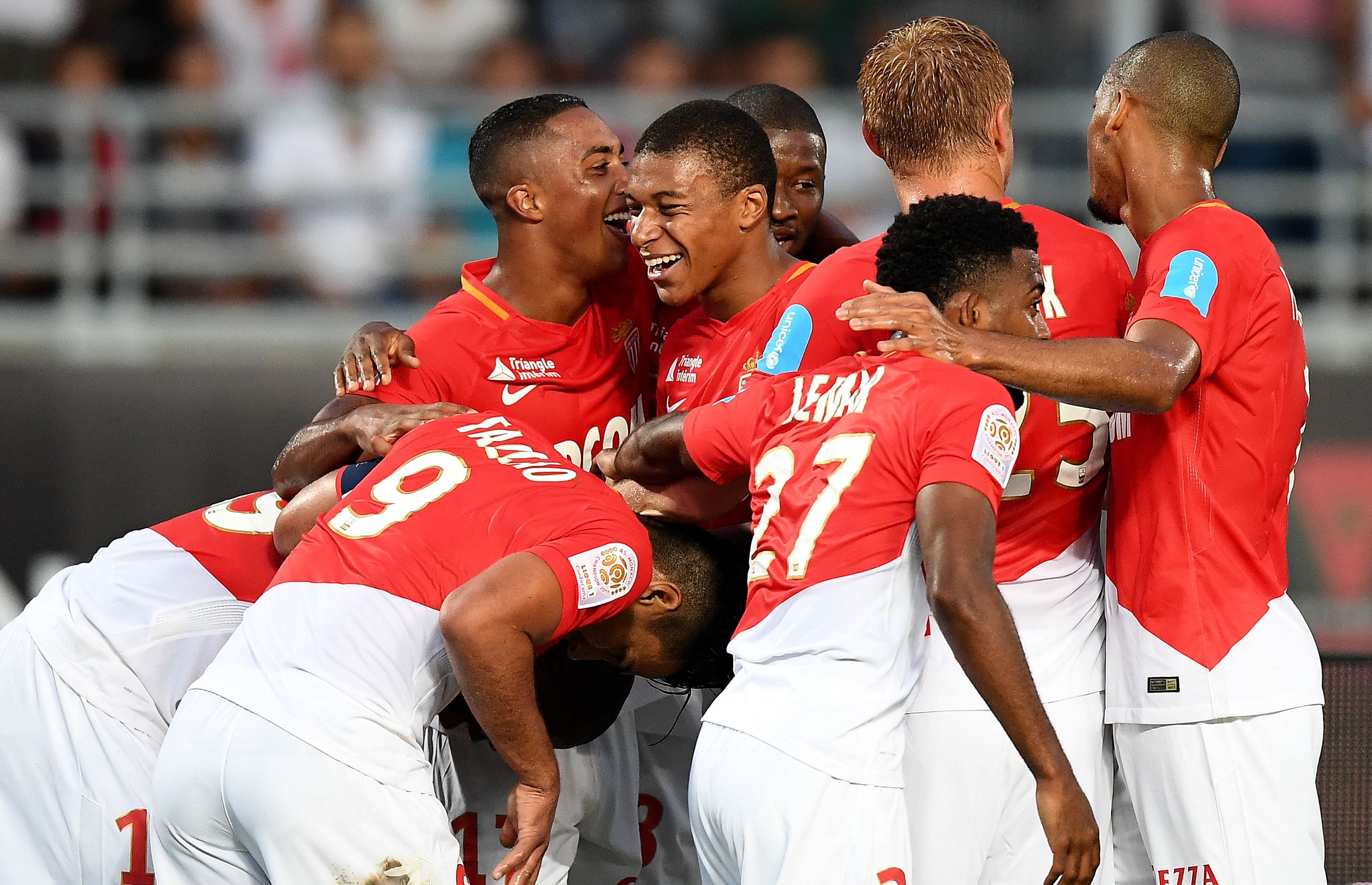 Dani Alves toa sang,  PSG gianh sieu cup Phap anh 3