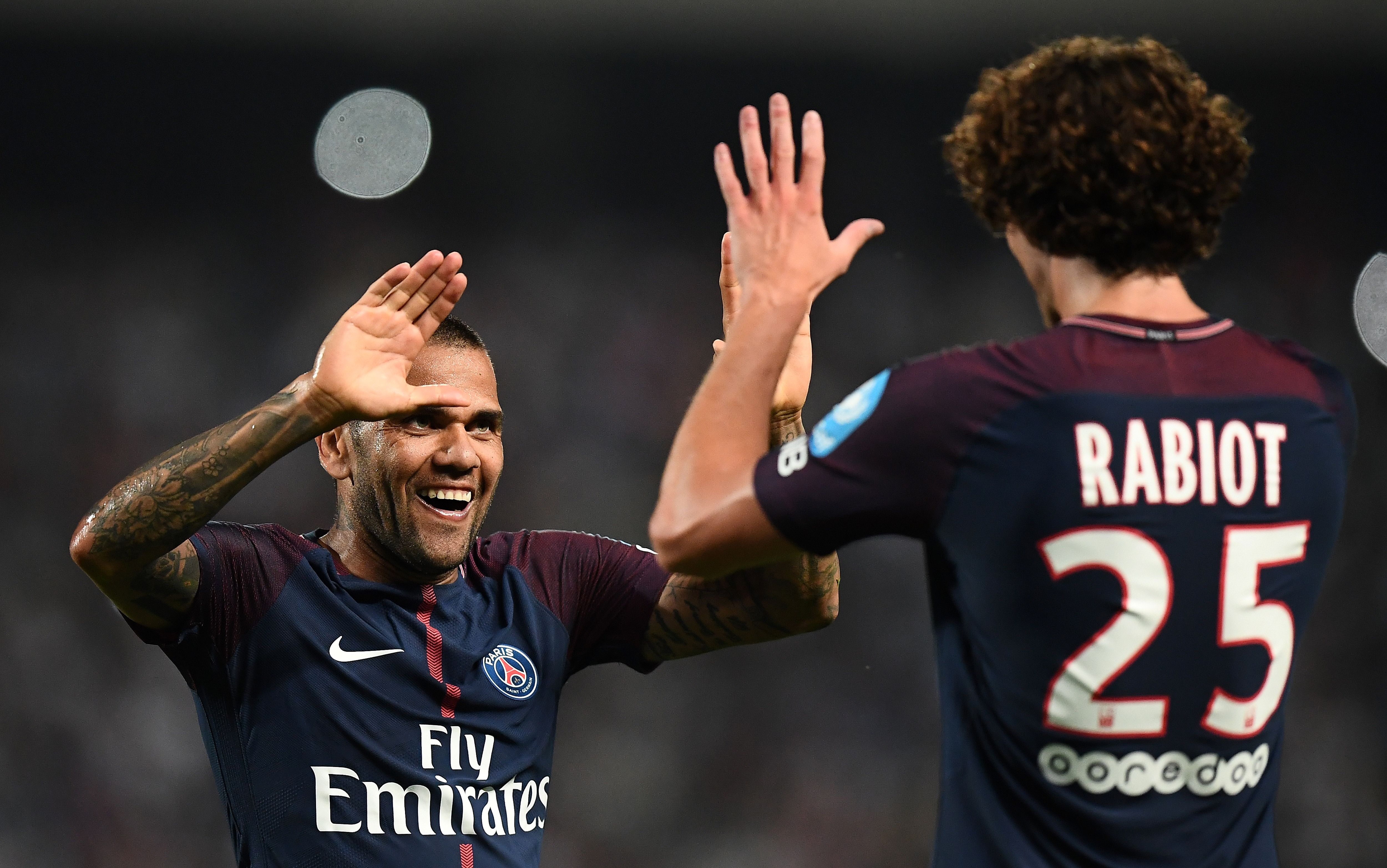 Dani Alves toa sang,  PSG gianh sieu cup Phap anh 7