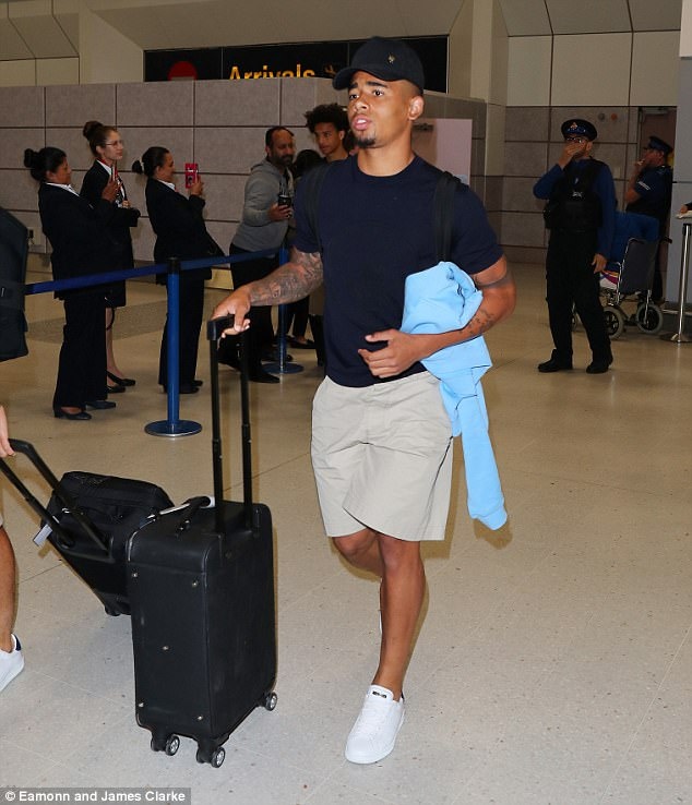 Man City mặc đồng phục thời thượng ảnh 1 Man City mac dong phuc thoi thuong anh 1