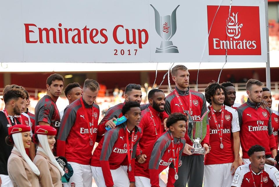 Arsenal rầu rĩ trong lễ ăn mừng cúp Emirates ảnh 2 Arsenal rau ri trong le an mung cup Emirates anh 2