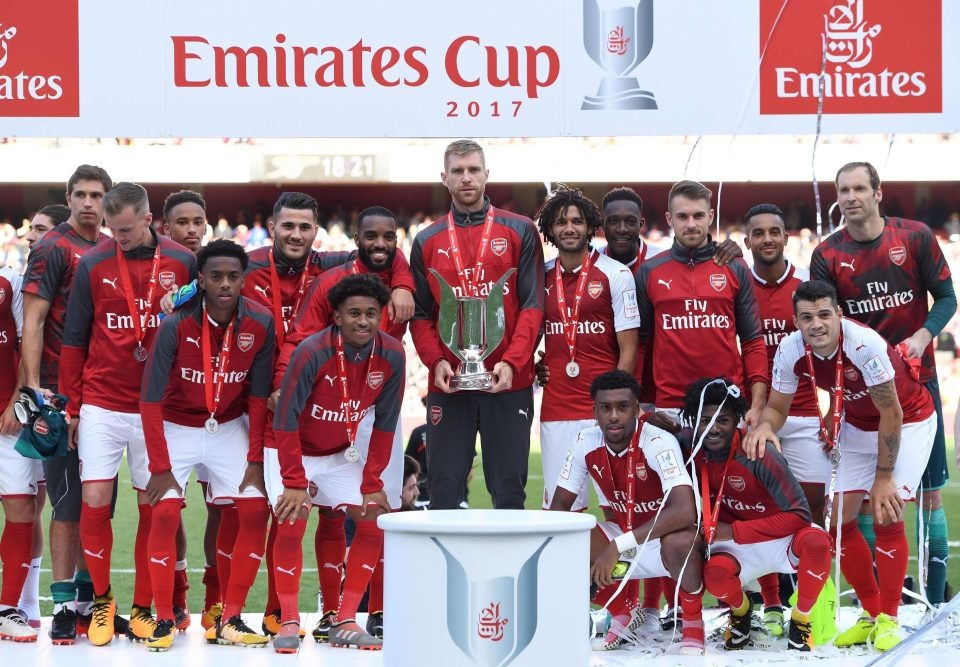 Arsenal rầu rĩ trong lễ ăn mừng cúp Emirates ảnh 4 Arsenal rau ri trong le an mung cup Emirates anh 4