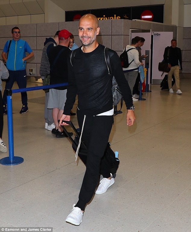 Man City mặc đồng phục thời thượng ảnh 6 Man City mac dong phuc thoi thuong anh 6