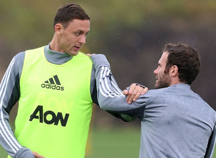 Matic an y Mata trong buoi tap dau tien cung MU hinh anh