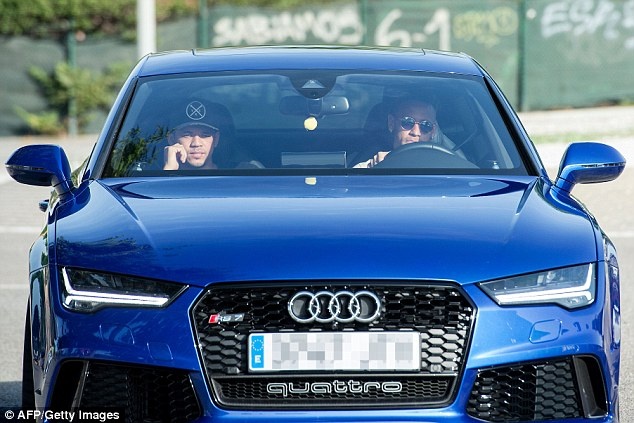 Chia tay dong doi, Neymar sap tro thanh cau thu dat nhat hanh tinh hinh anh