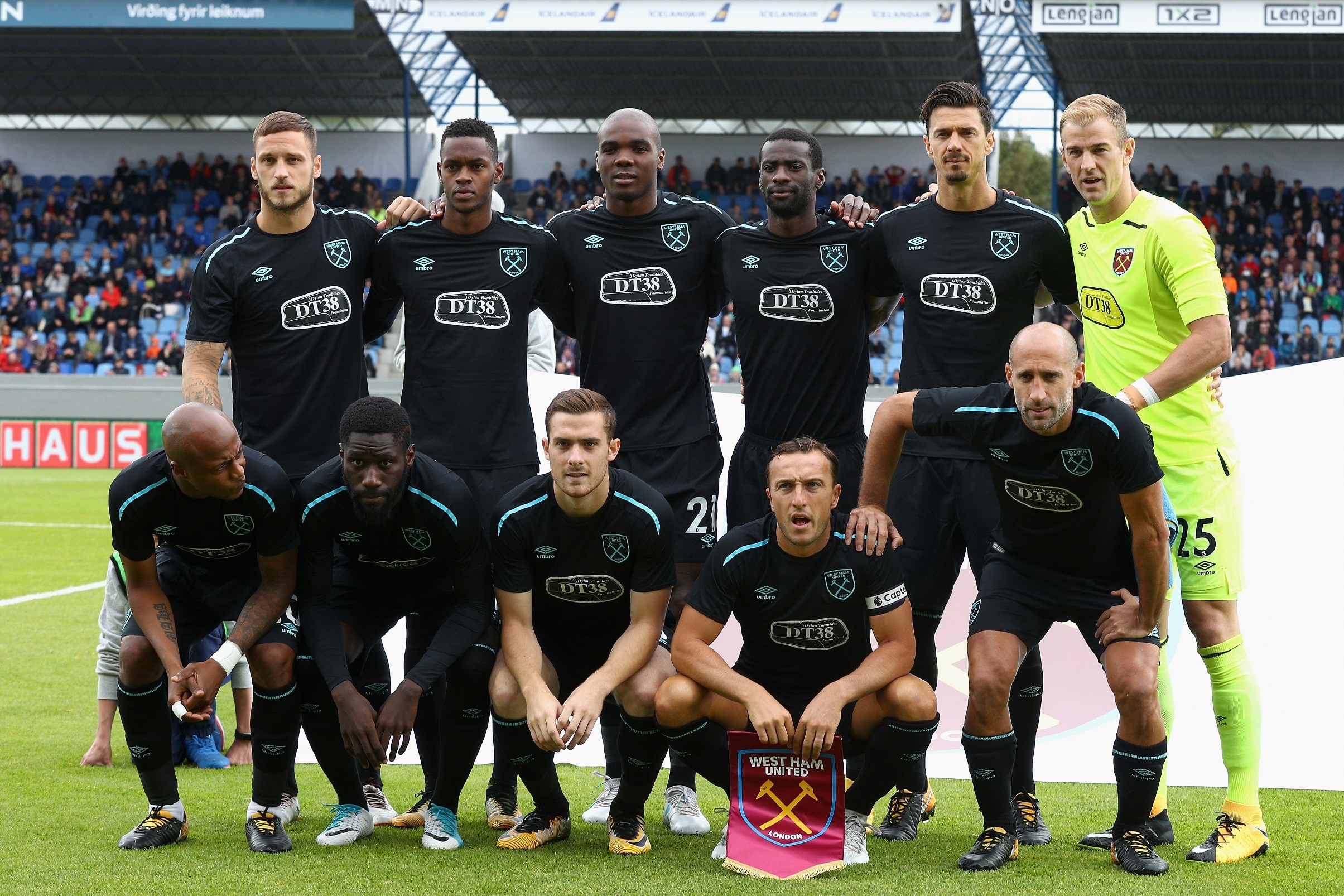 Joe Hart thủng lưới 3 lần khi gặp Man City ảnh 2 Joe Hart thung luoi 3 lan khi gap Man City anh 2