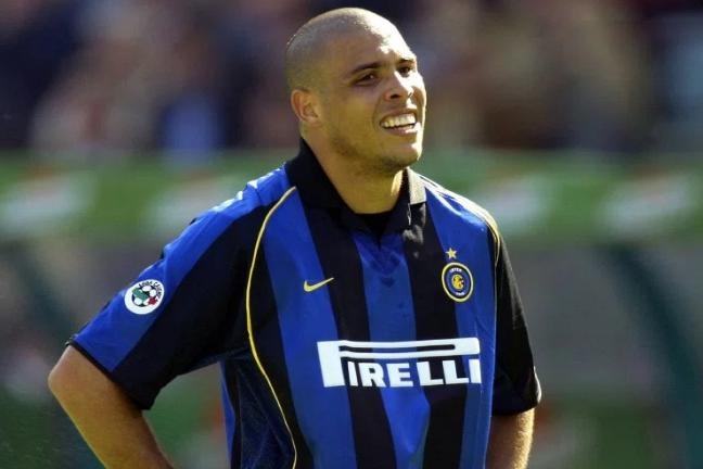 10 vu ban cau thu dat nhat lich su Barcelona anh 8