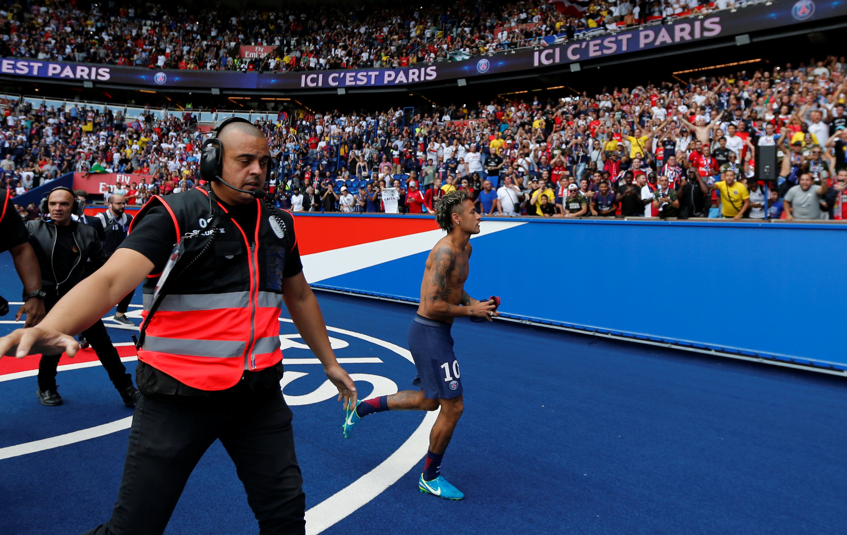 Buoi le ra mat hoanh trang cua Neymar anh 7