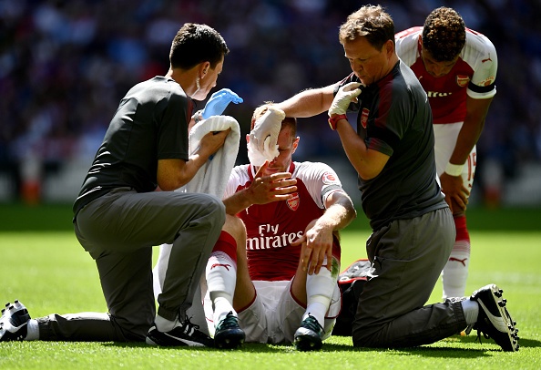 Mertesacker chay mau anh 5