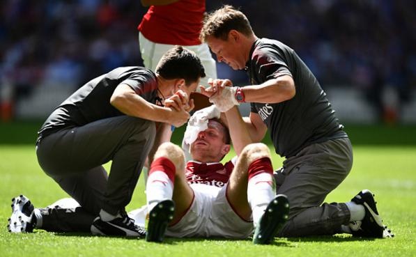 Doi truong Chelsea knock-out doi truong Arsenal trong pha khong chien hinh anh