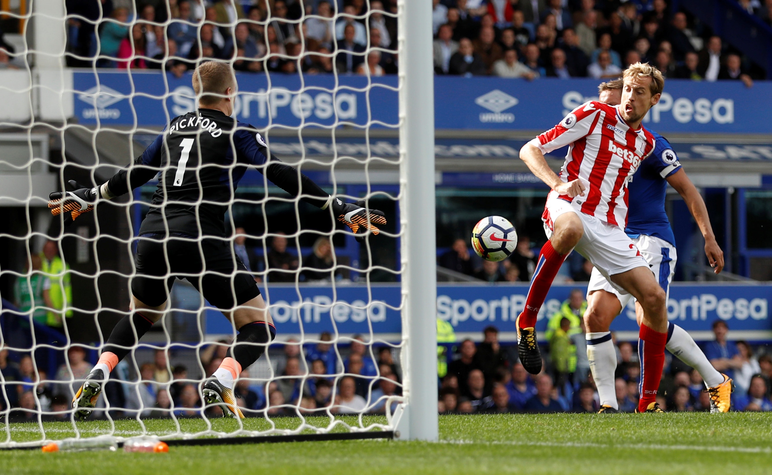 Rooney ghi ban anh 8