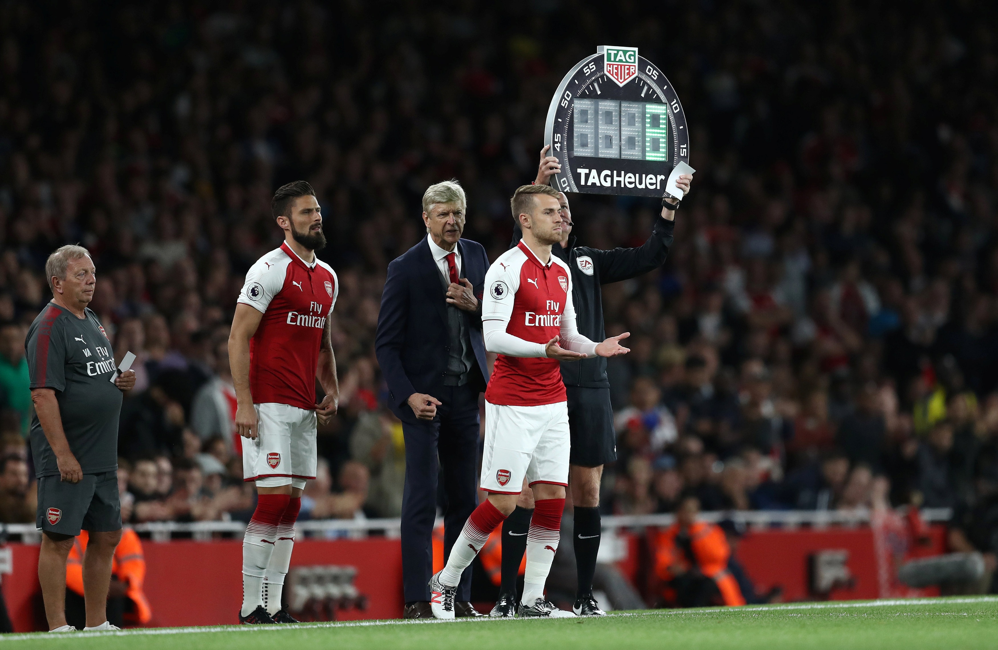 Lacazette lap ky luc ngay tran dau anh 8