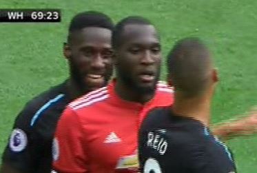 Hậu vệ West Ham trả giá vì coi thường Lukaku ảnh 1 Hau ve West Ham tra gia vi coi thuong Lukaku anh 1