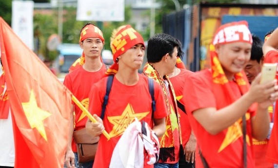 CDV mang quoc ky Viet Nam phu do mot phan khan dai san Selayang hinh anh