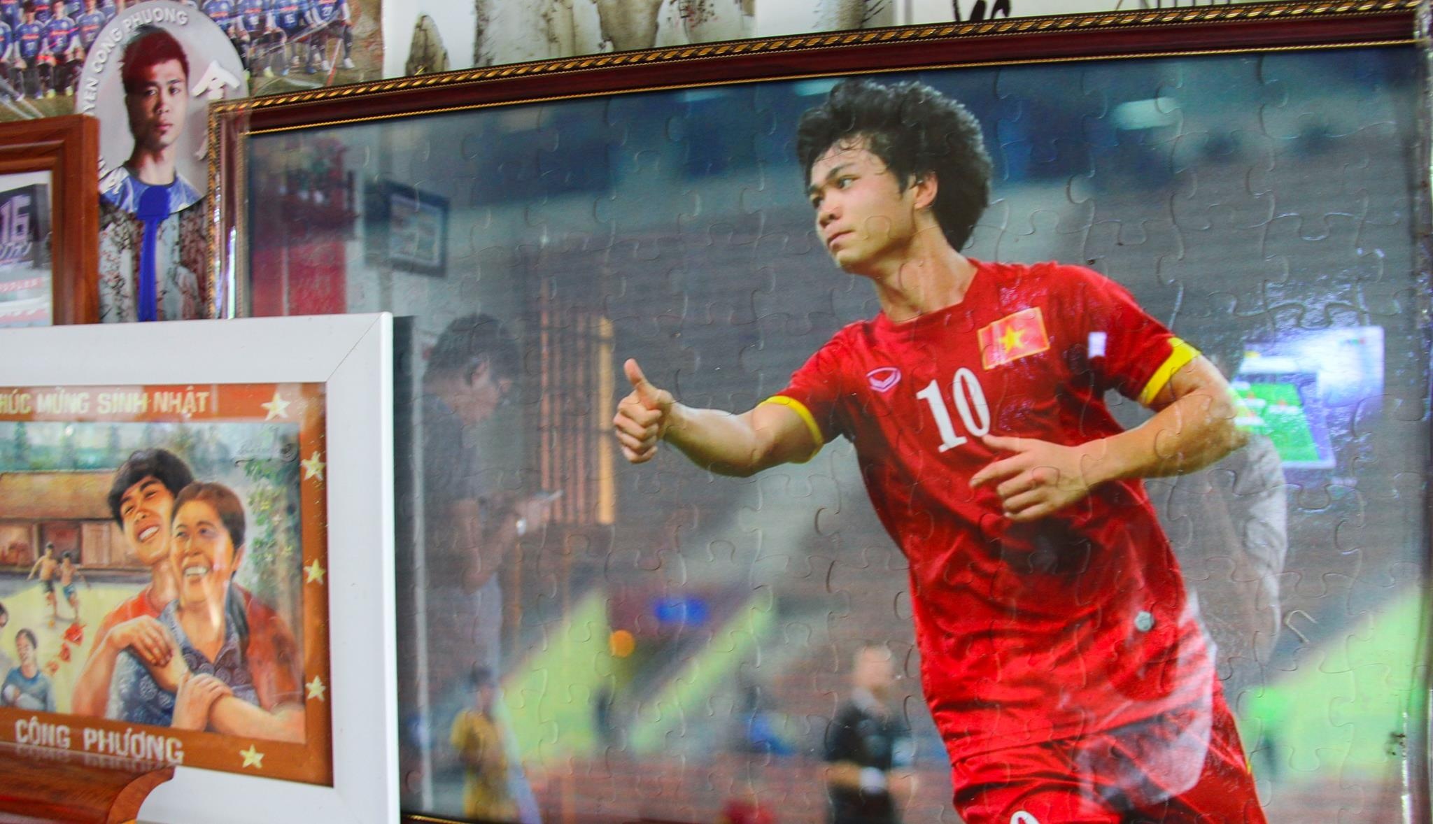 Co vu U22 Viet Nam chien thang cung gia dinh Cong Phuong hinh anh