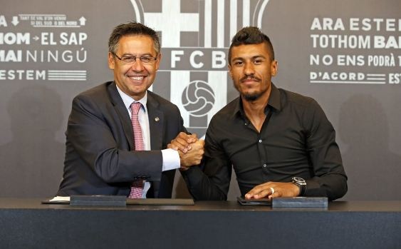 Tan binh Barcelona tang bong te trong ngay ra mat hinh anh