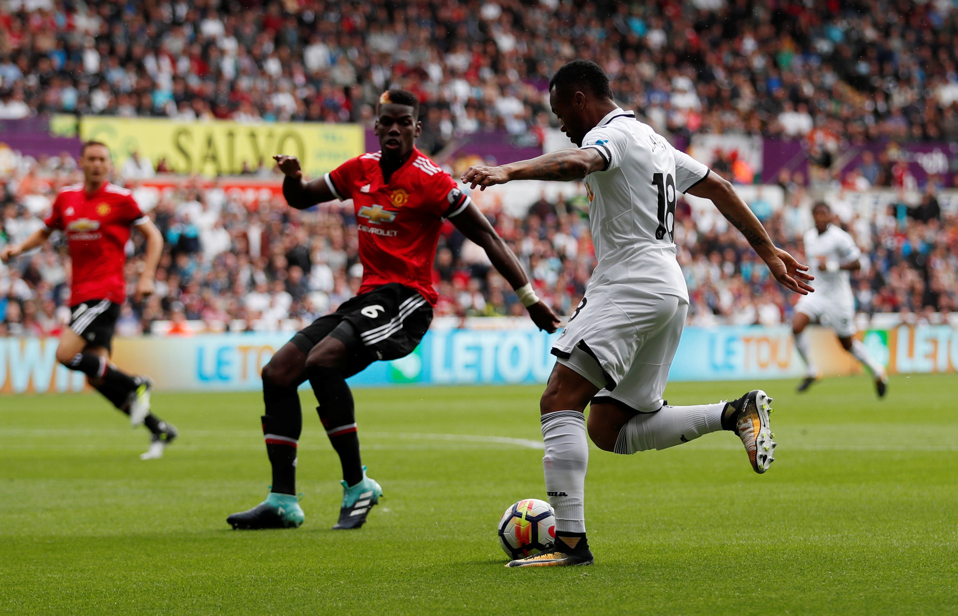 Bailly ghi ban giup MU thang Swansea anh 3