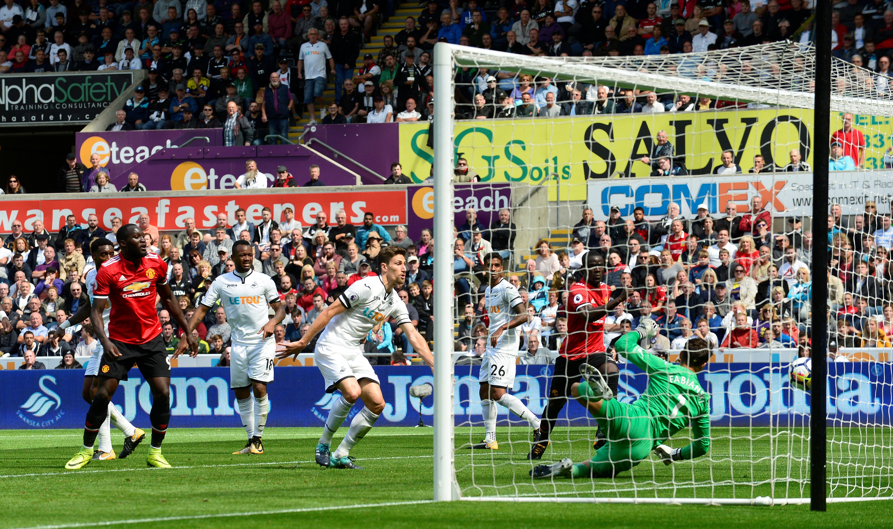 Bailly ghi ban giup MU thang Swansea anh 6