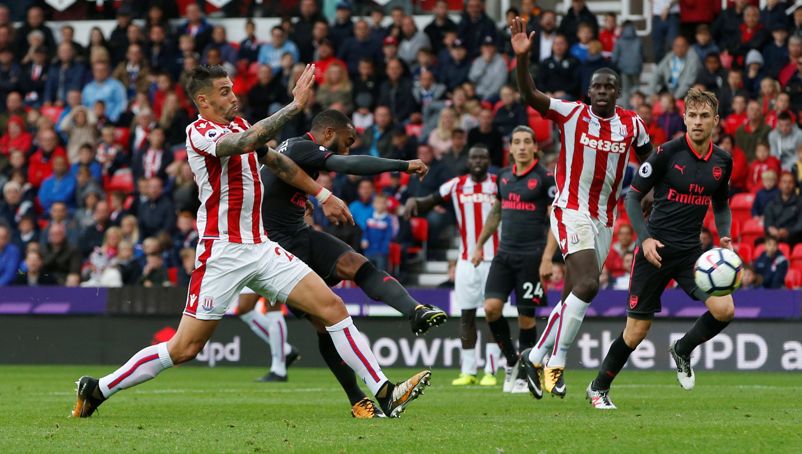 cuu sao real toa sang giup Stoke danh bai Arsenal anh 8