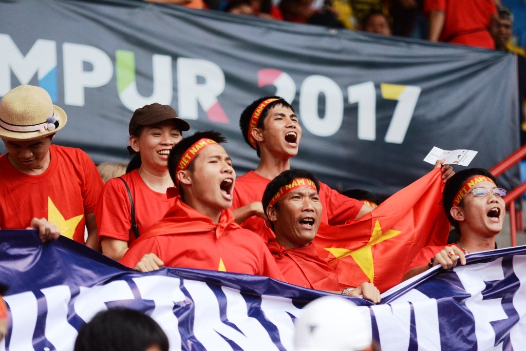 CĐV Việt Nam phủ đỏ khán đài ảnh 5 CDV Viet Nam phu do khan dai anh 5