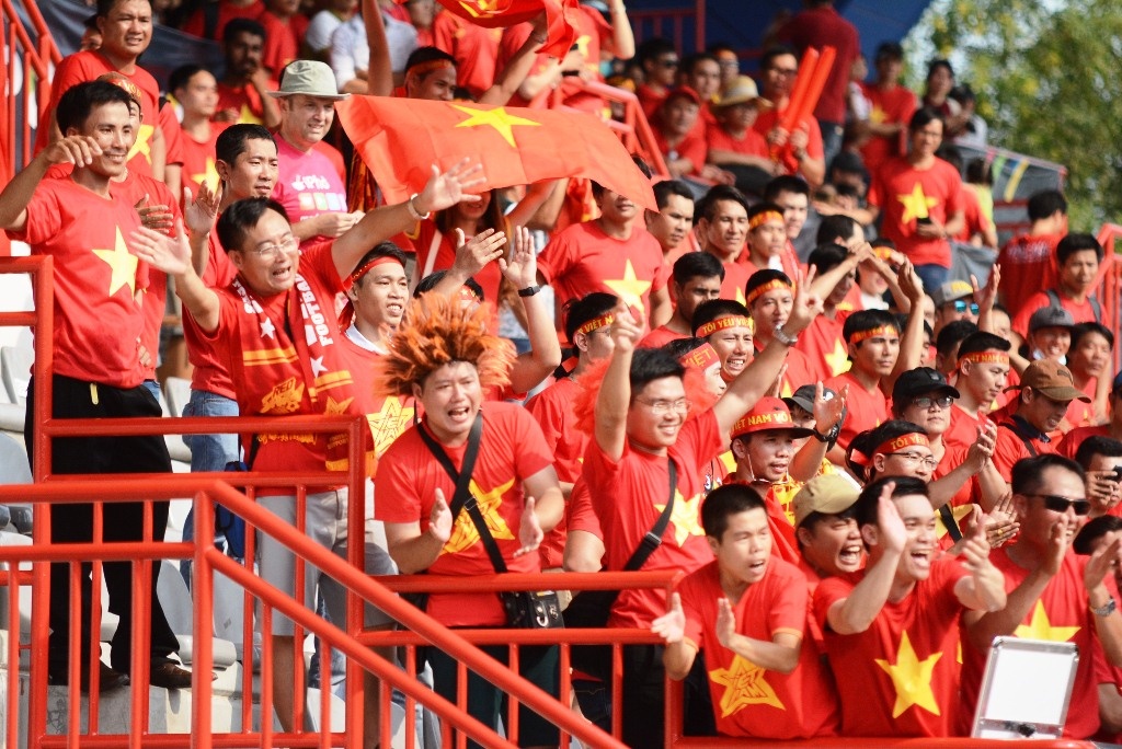 CĐV Việt Nam phủ đỏ khán đài ảnh 4 CDV Viet Nam phu do khan dai anh 4
