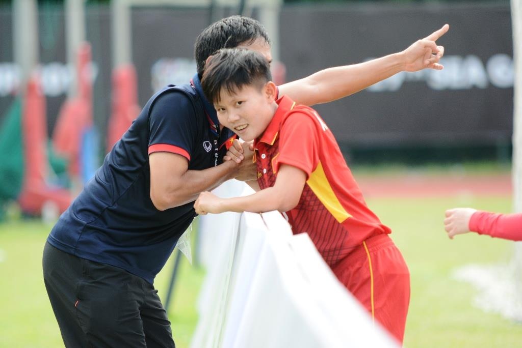 CĐV Việt Nam phủ đỏ khán đài ảnh 9 CDV Viet Nam phu do khan dai anh 9