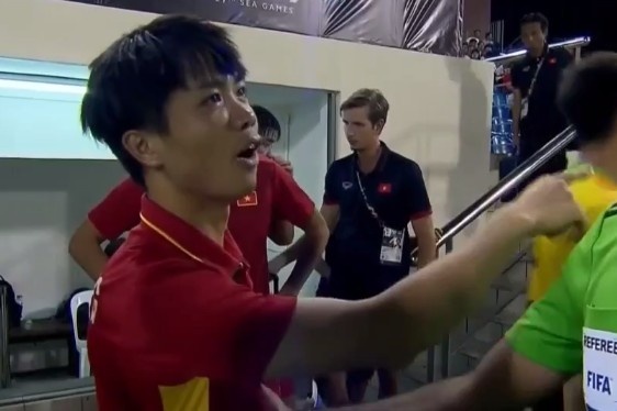 Cong Phuong noi tieng Anh khieu nai trong tai vi doi thu choi xau hinh anh