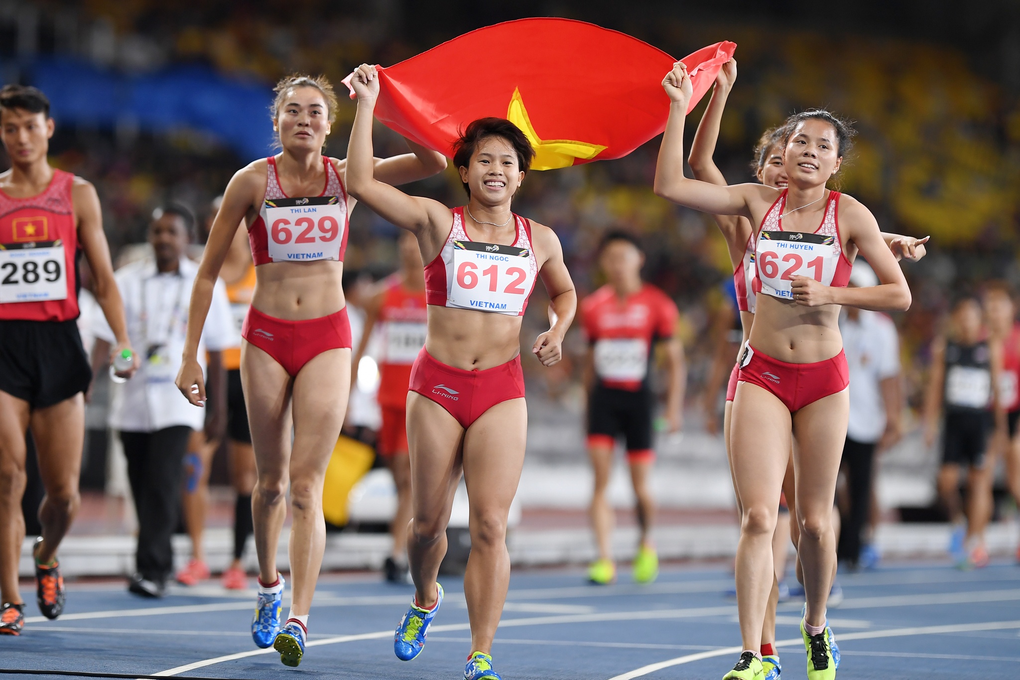 Tuyen dien kinh nu rang ro khi gianh HCV anh 1