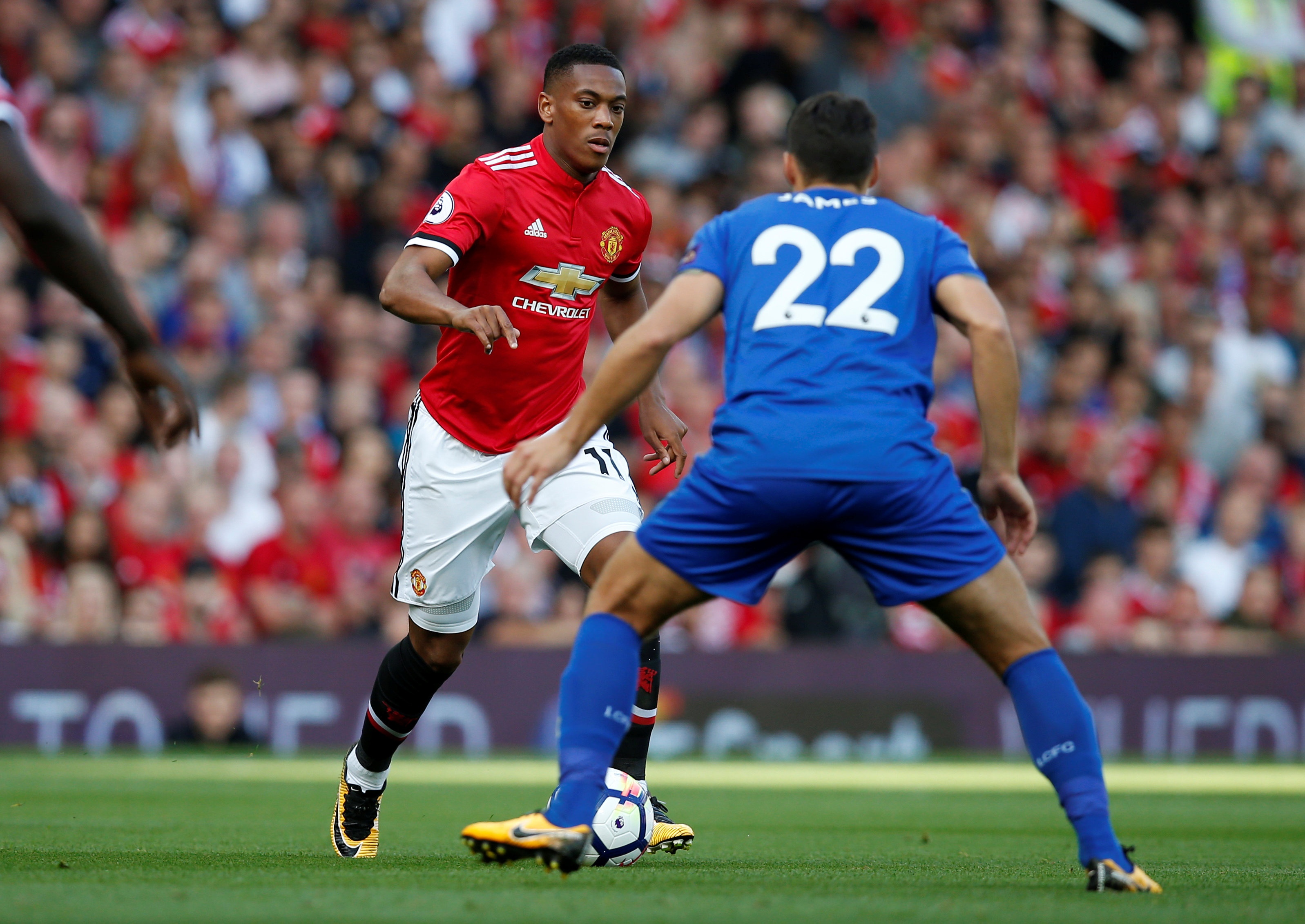 Mkhitaryan san bang ky luc hon 2 thap ky anh 1