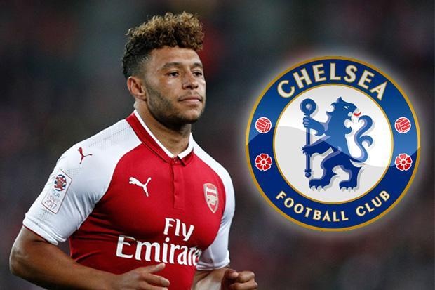 Arsenal ban cau thu cho Chelsea giua con khung hoang hinh anh