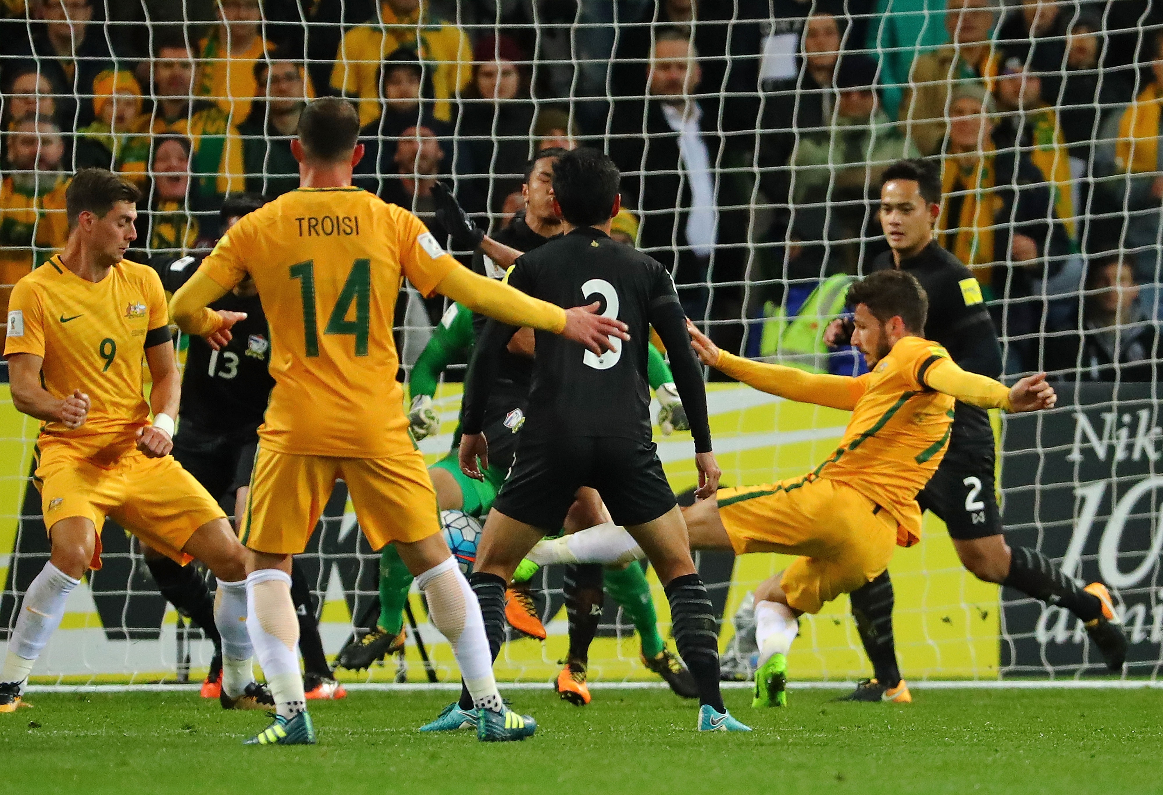 Australia thang Thai Lan anh 8