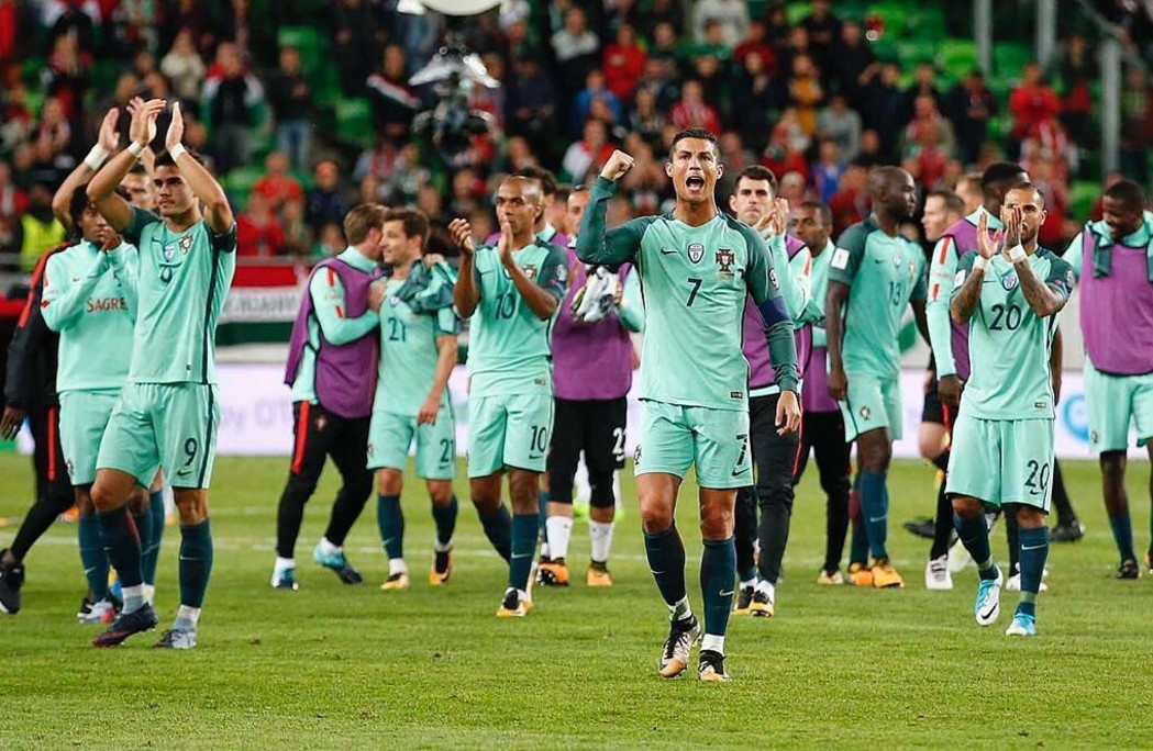 Ronaldo tạo dáng bên xế hộp thể thao ảnh 4 Ronaldo tao dang ben xe hop the thao anh 4