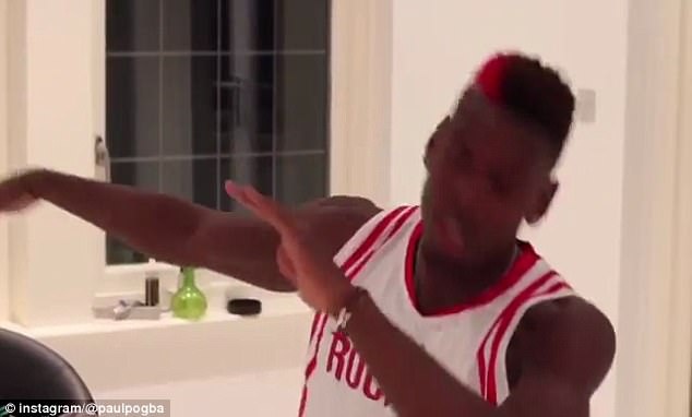 Pogba khoe kieu toc moi hinh anh