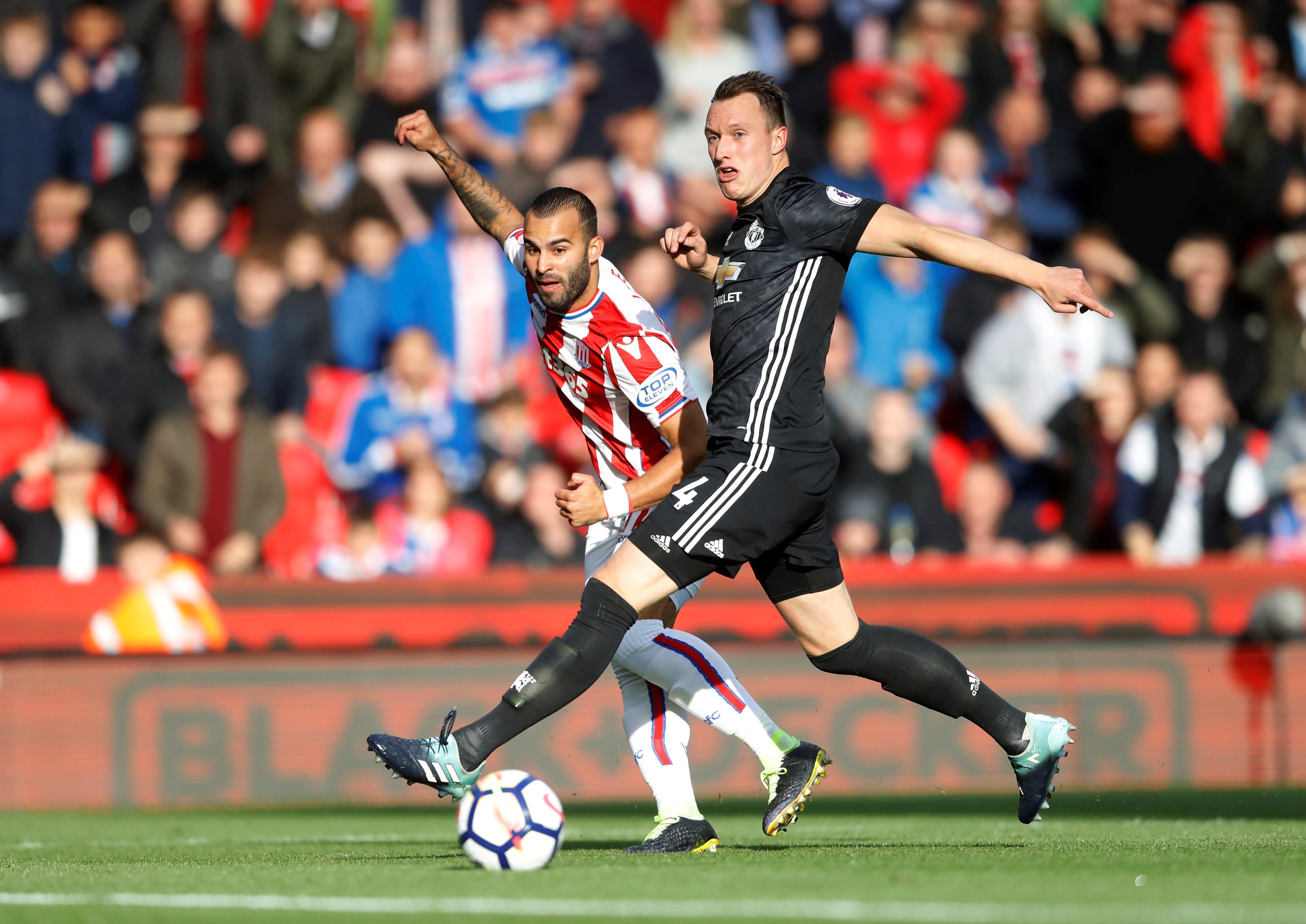 Lukaku lap ky luc trong ngay Man Utd bi chia diem anh 2