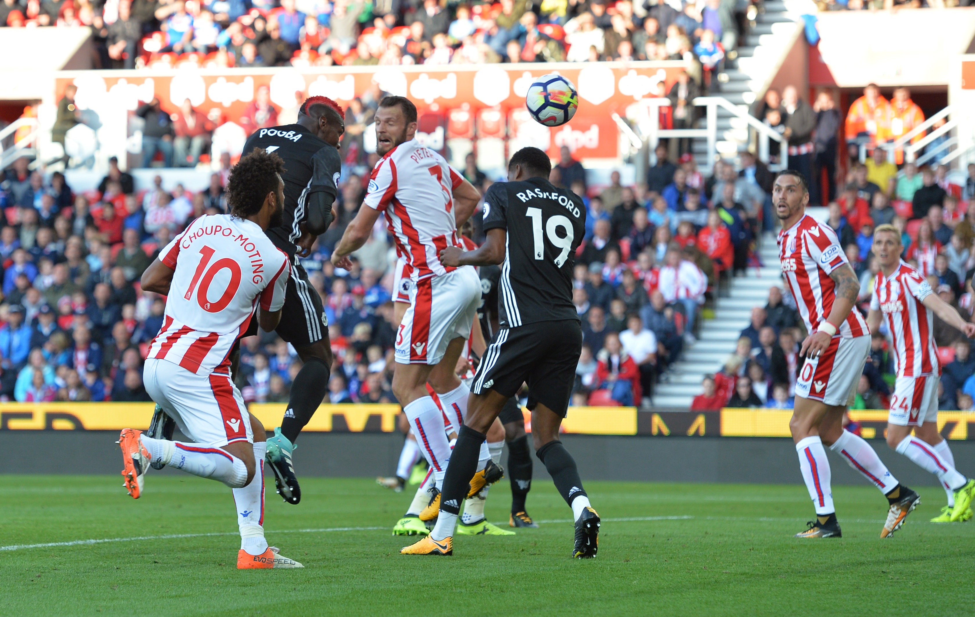 Lukaku lap ky luc trong ngay Man Utd bi chia diem anh 6