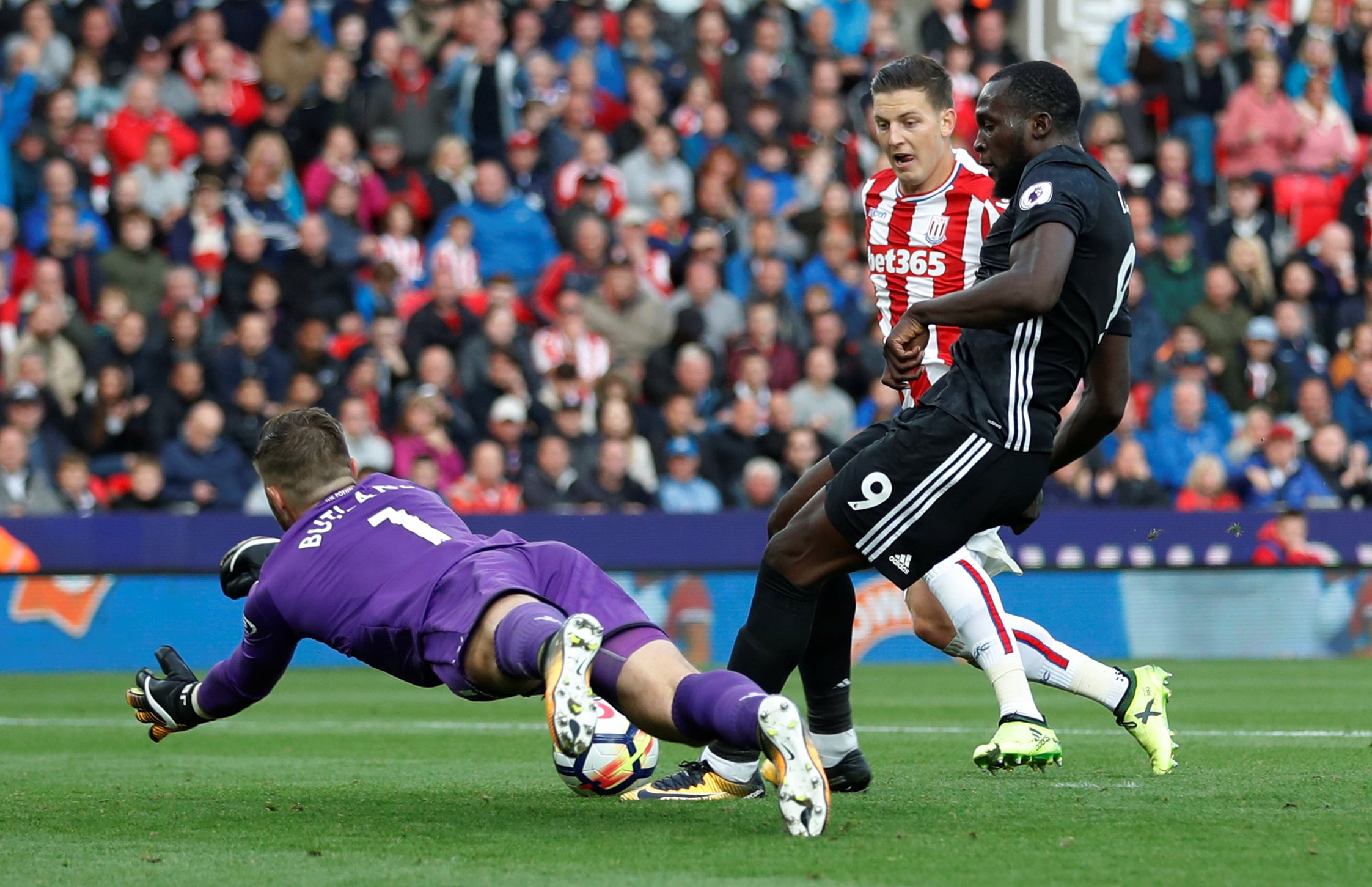 Lukaku lap ky luc trong ngay Man Utd bi chia diem anh 8