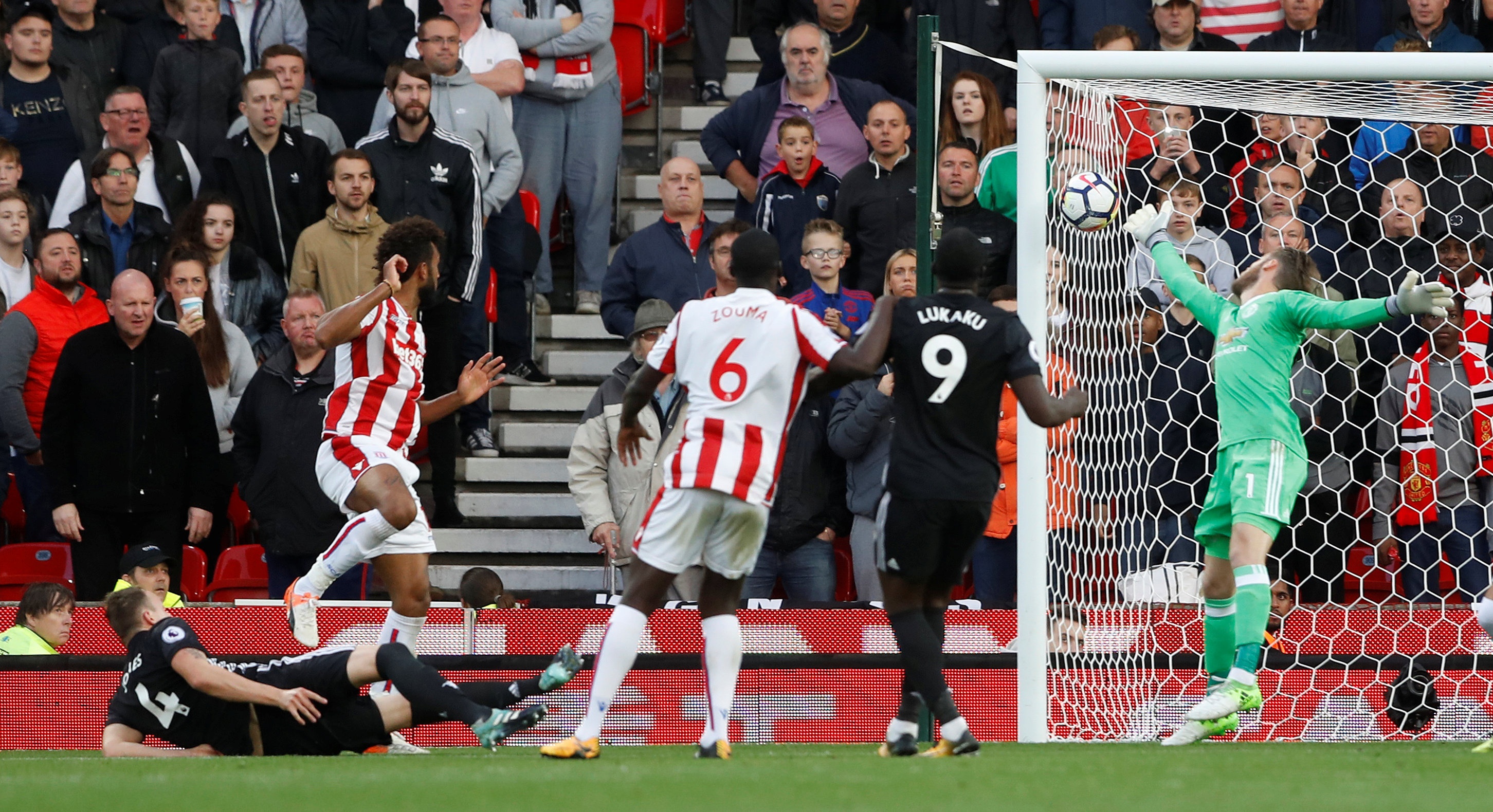 Lukaku lap ky luc trong ngay Man Utd bi chia diem anh 10