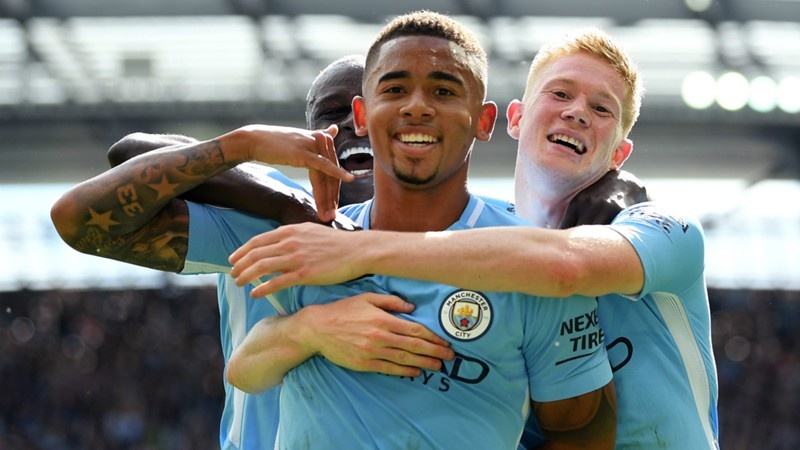 Doi hinh hay nhat vong 4 Premier League hinh anh