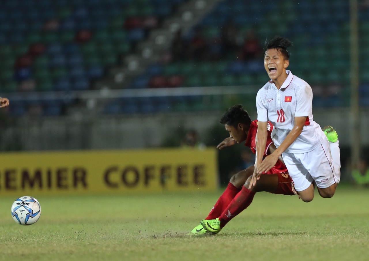 HLV Hoàng Anh Tuấn lao vào sân ảnh 1 HLV Hoang Anh Tuan lao vao san anh 1