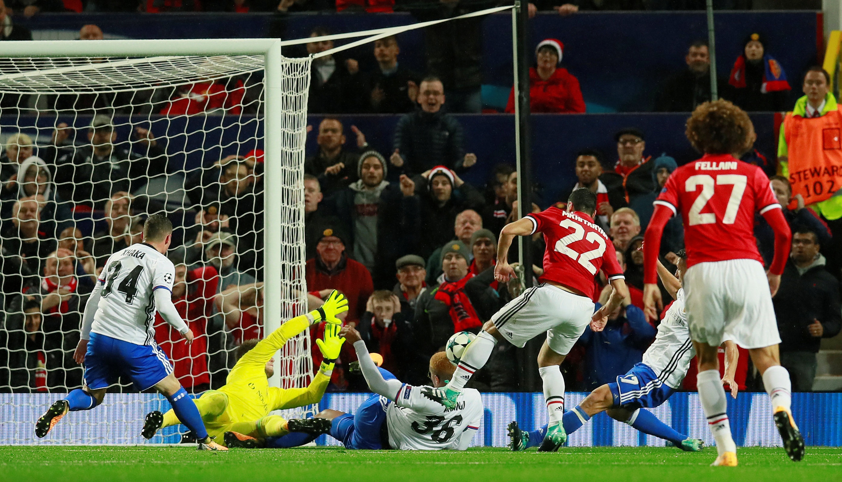 Man Utd 3-0 Basel anh 4