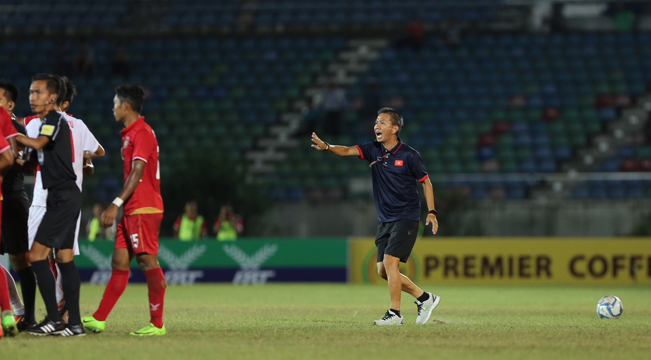 HLV Hoàng Anh Tuấn lao vào sân ảnh 7 HLV Hoang Anh Tuan lao vao san anh 7