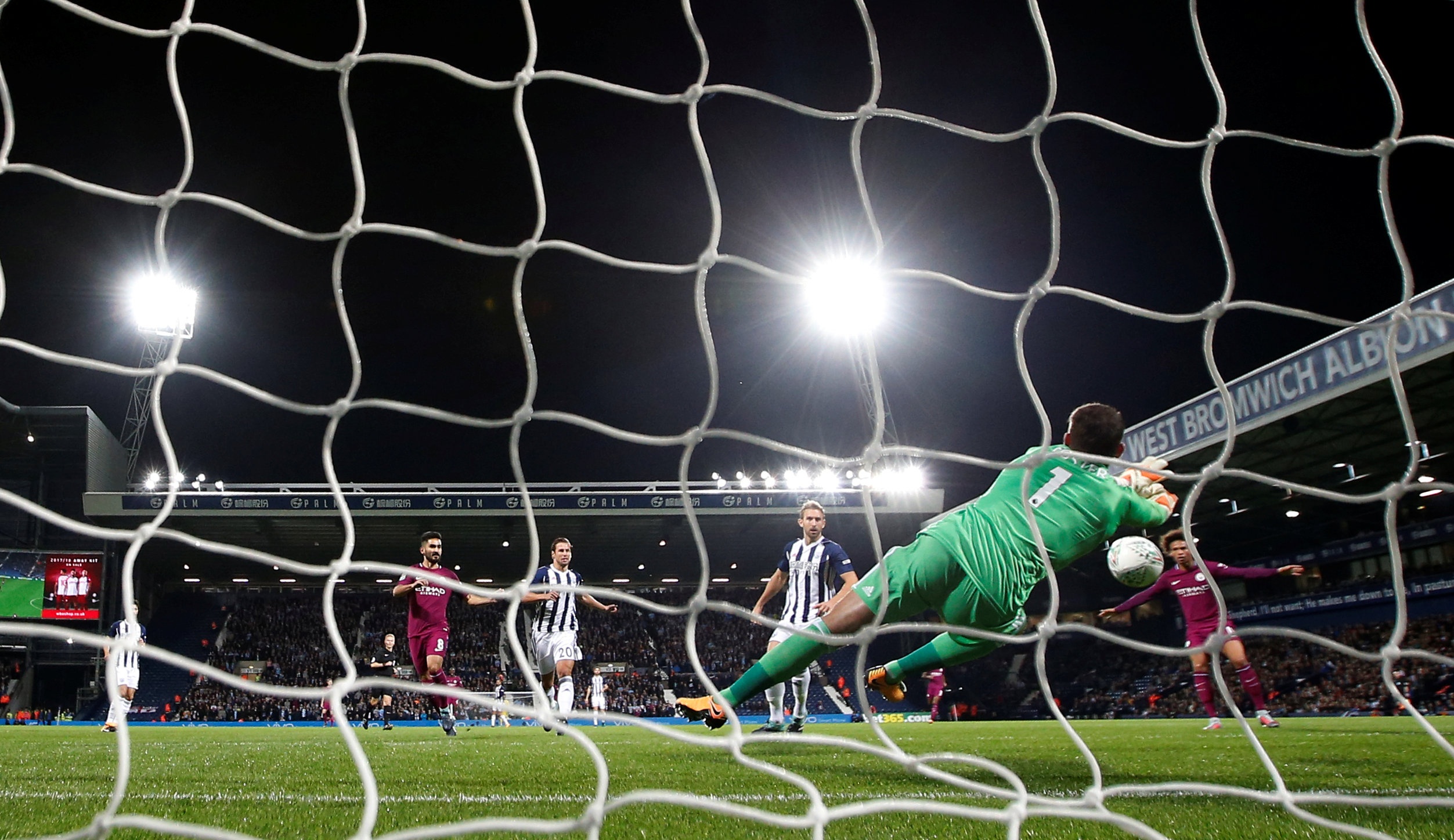 Man City chat vat danh bai West Brom anh 3